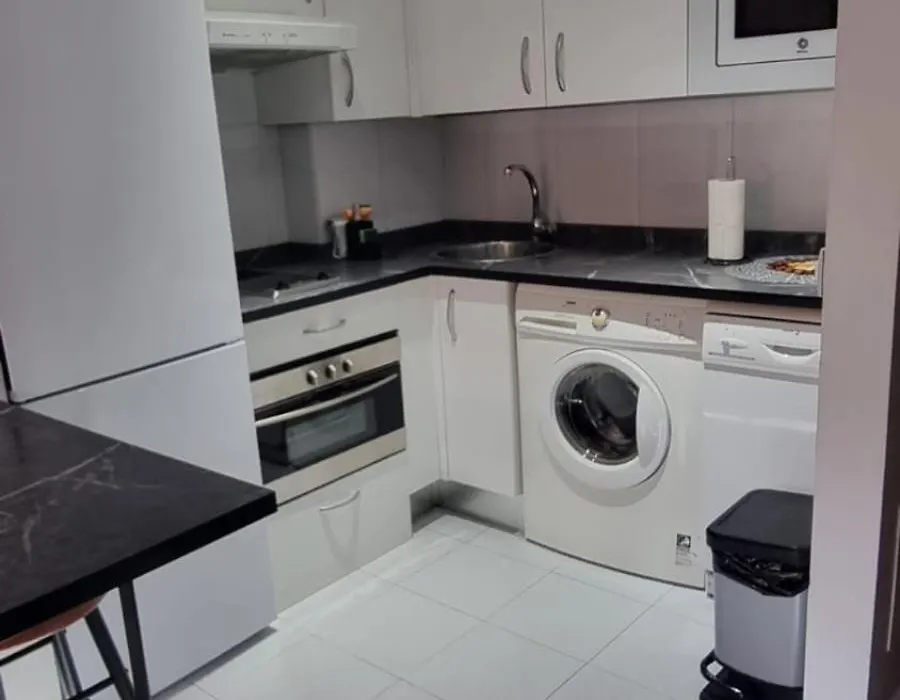 APARTAMENTO TURÍSTICO cerca a Estadio Riyadh Air, Ifema, Parque Juan Carlos I, Clínica Univesidad Navarra, Plenilunio y AEROPUERTO Barajas-1