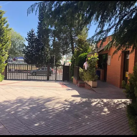 APARTAMENTO TURÍSTICO cerca a Estadio Riyadh Air, Ifema, Parque Juan Carlos I, Clínica Univesidad Navarra, Plenilunio y AEROPUERTO Barajas-2